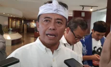 Jelang HUT RI Ke-81, Pemprov Jabar Gerakkan Warga Bersih-Bersih Lingkungan