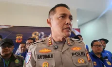 Polda Jabar Bekali Pengemudi Ojol Buku Saku dan Materi Safety Riding