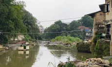 Kisah Klasik di Tengah Kota, Eretan Dimanfaatkan Warga Lebak Sari Seberangi Sungai