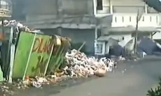 Detik-Detik Rumah Warga di Petamburan Ambrol Diduga Akibat Longsor
