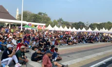 Gelar Nobar Piala Dunia, Ratusan Warga Penuhi Lapangan Karangpawitan Karawang