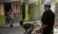 Pengusaha di Talun Biayai Perbaikan Jalan Rusak dengan Dana Pribadi