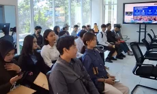 Tampil Percaya Diri dan Profesional: Panduan Berpakaian untuk Sukses Wawancara Kerja