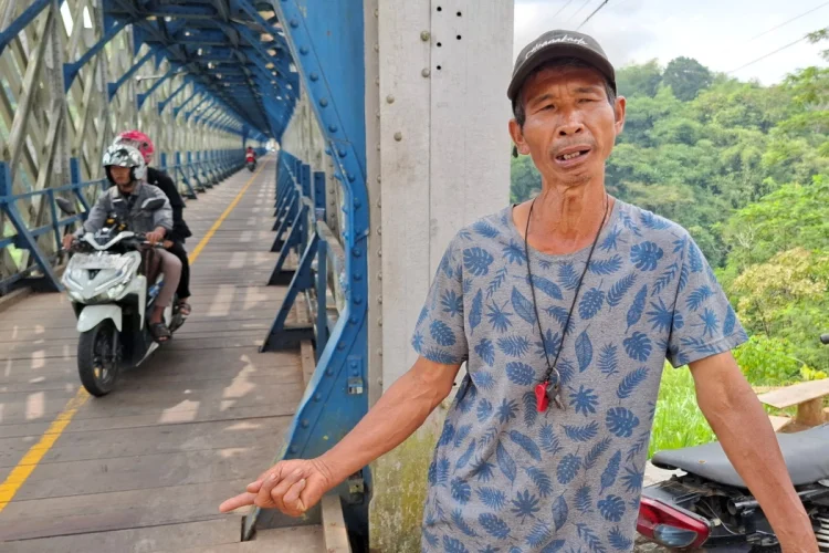 Warga Gagalkan Aksi Percobaan Bunuh Diri Pemuda di Jembatan Cirahong