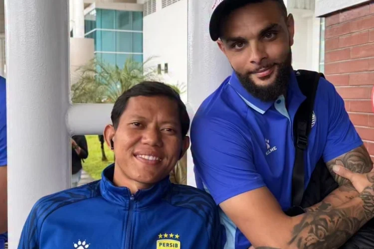 Pesan Kocak Adam Alis Lepas Layvin Kurzawa yang Pamit dari Persib