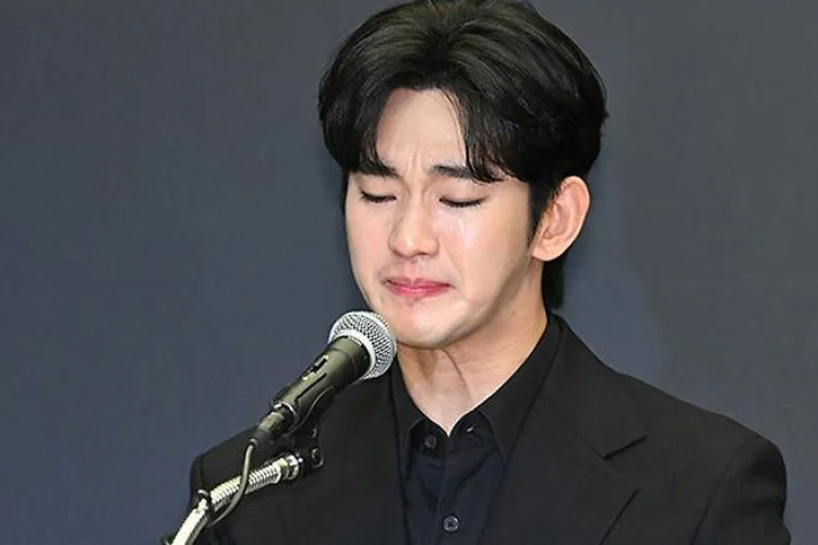 Pengacara Sebut Comeback Kim Soo Hyun sam dengan Kembali ke Kehidupan Sehari-hari