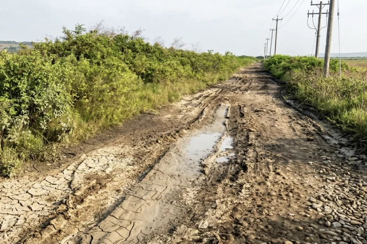 50 Tahun Terabaikan, Akses Jalan Sentra Garam Terbesar di Jabar Rusak Parah