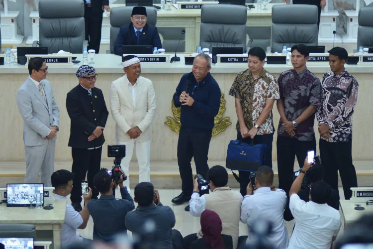 FOTO: Persib Terima Bonus Juara Rp1 Miliar dari Dedi Mulyadi
