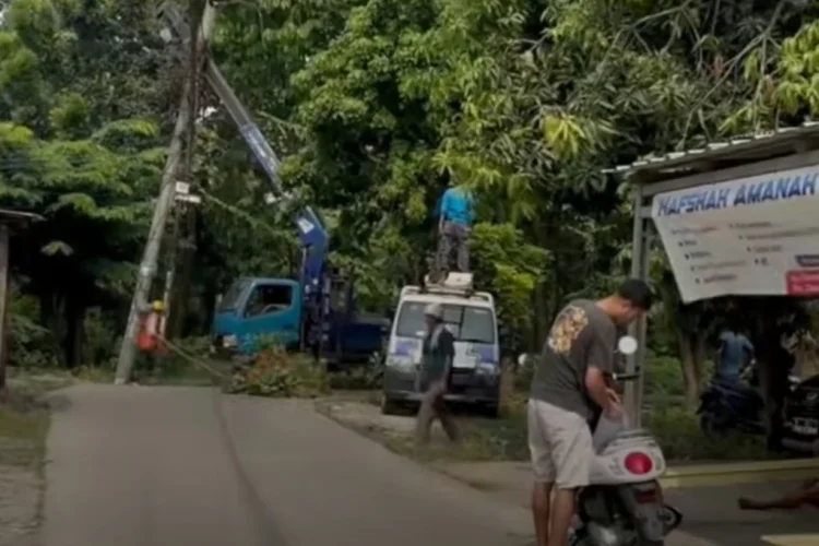 Tiang Listrik Miring di Cikarang Diperbaiki PLN Usai Insiden Maut Kru Odong-Odong