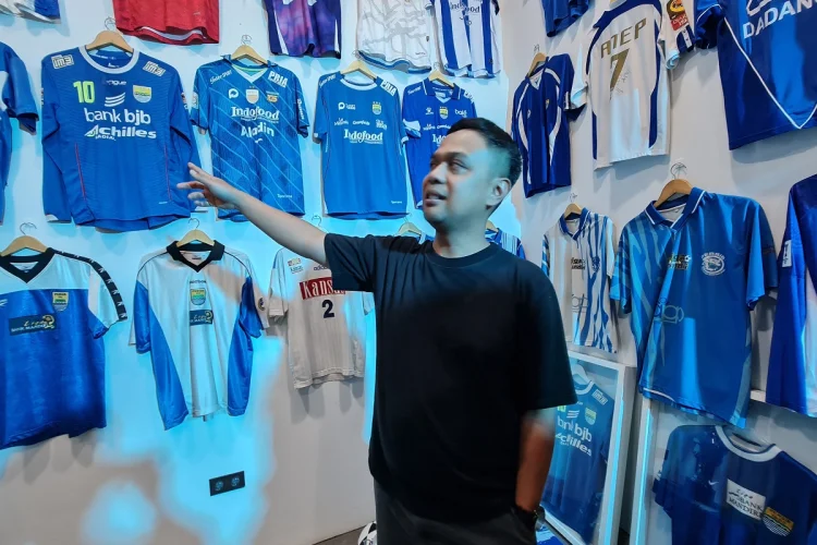 Jersey Persib dari Musim ke Musim Dipamerkan di Gulapadi Bandung