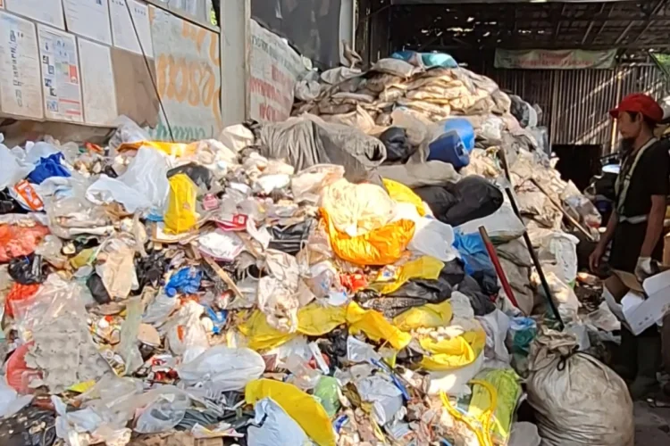 Penumpukan Sampah di Bandung Raya Capai Ribuan Ton, DLH Catat Krisis di 5 TPS Utama