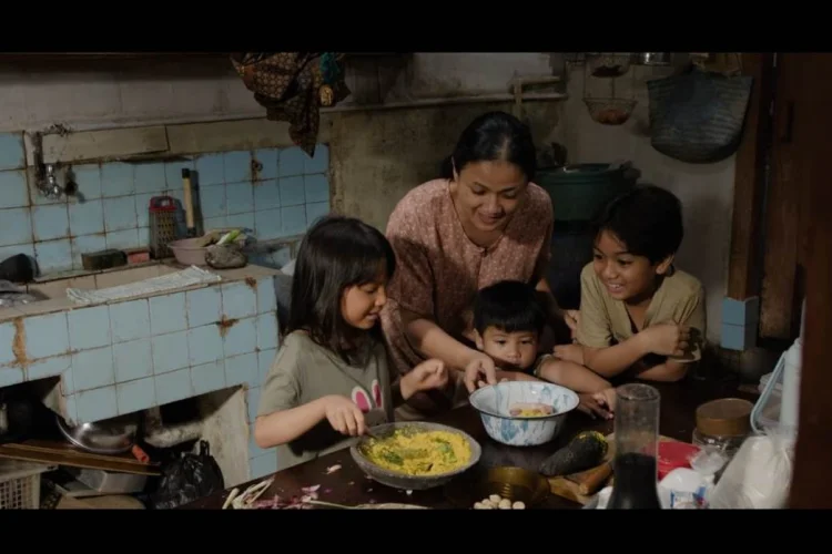 Leo Pictures Rilis Cuplikan Adegan Film Jangan Buang Ibu yang Tayang Juni Ini