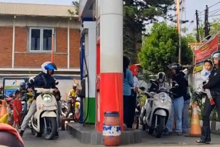 Imbas Harga BBM Naik, Pendapatan Kurir dan Ojol Cimahi Menyusut Hingga 40 Persen