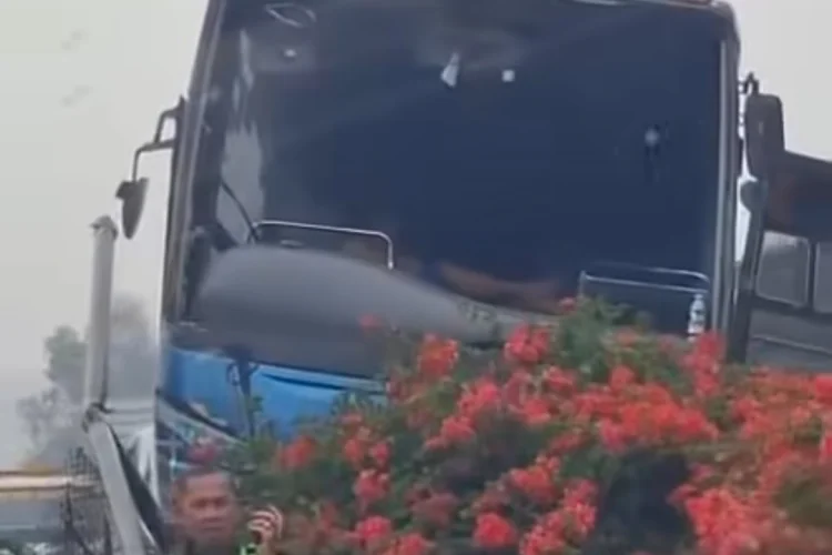 Kecelakaan Bus MGI di Tol Cipularang, Lalu Lintas Arah Jakarta dan Bandung Macet