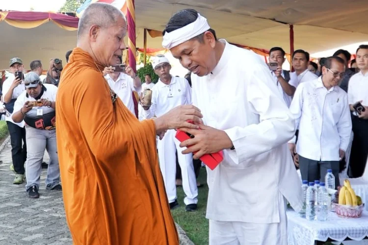 Dari Candi Jiwa, Dedi Mulyadi Ingatkan Bahaya Keserakahan