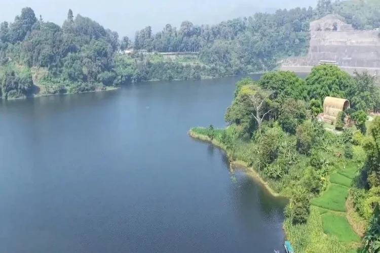 Jabar Kawal Investasi PLTS Terapung Saguling Rp1,44 Triliun