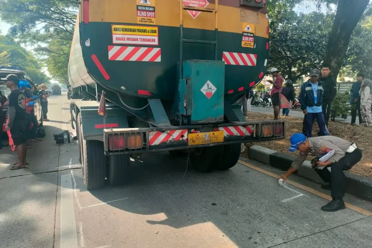 Pelajar Pesepeda Tewas Setelah Tertabrak Truk di Soekarno-Hatta Bandung