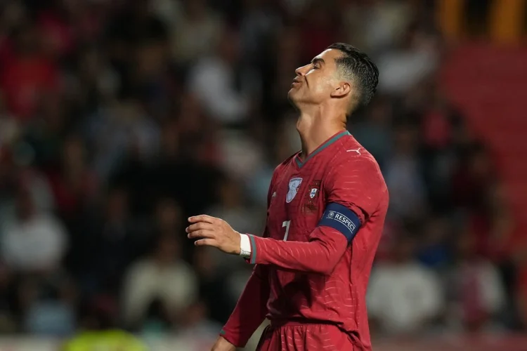 Portugal vs Spanyol, Unai Simon: Cristiano Ronaldo Tua tapi Mematikan