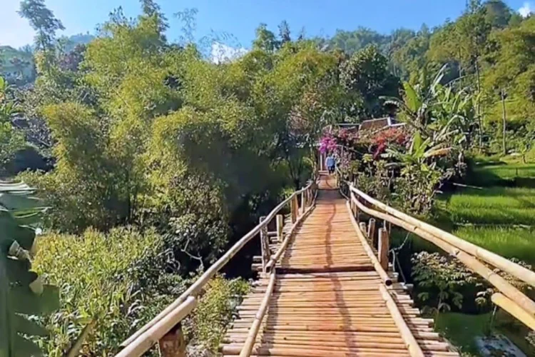 Jelang HUT ke-19 KBB, Jembatan Swadaya Cilangari Masih Rapuh dan Tak Terurus