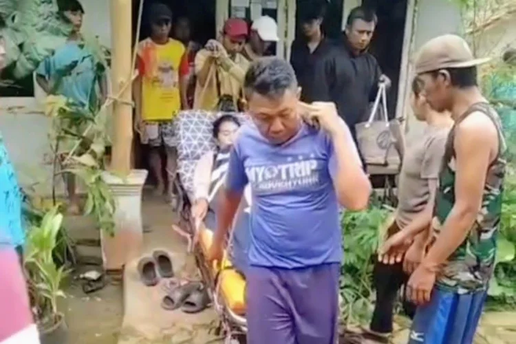 Viral Video Pasien Ditandu 500 Meter, 19 Tahun KBB Akses Jalan Masih Jadi PR
