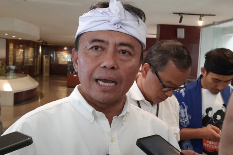 Jelang HUT RI Ke-81, Pemprov Jabar Gerakkan Warga Bersih-Bersih Lingkungan