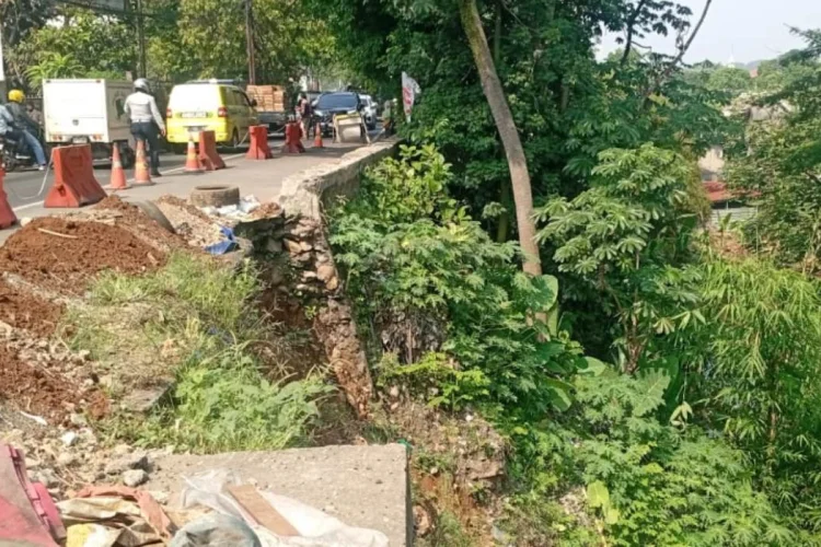 Pemprov Jabar Mulai Tangani Longsor Tebing Kebon Pedes, Pemkot Bogor Siap Bangun DPT