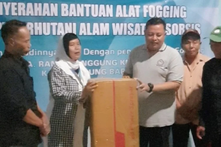 Wabah Nyamuk Meluas di Rancapanggung, Palawi Risorsis Berikan Bantuan Alat Fogging