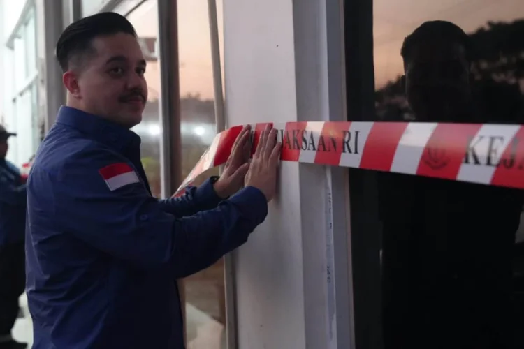Malam-malam, Kejari Karawang Segel Tiga Kantor Pengembang Terkait Korupsi Kredit BTN