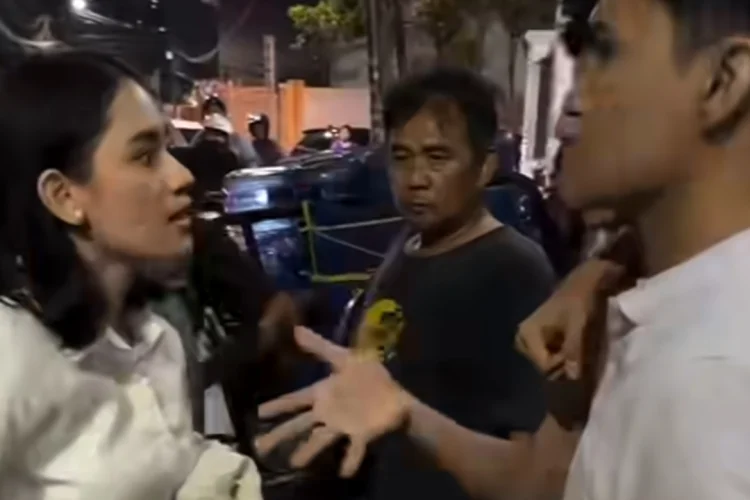 Viral! Diduga Jambret iPhone 17 Pro Max di Sunter, Pelaku Dikepung Warga