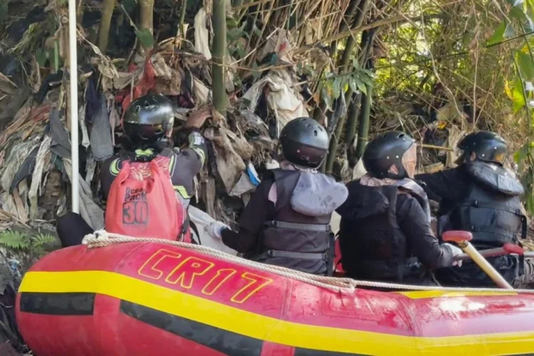 Meriahkan HJB ke-544, Tirta Pakuan dan Bapperida Bebersih Sungai Cisadane