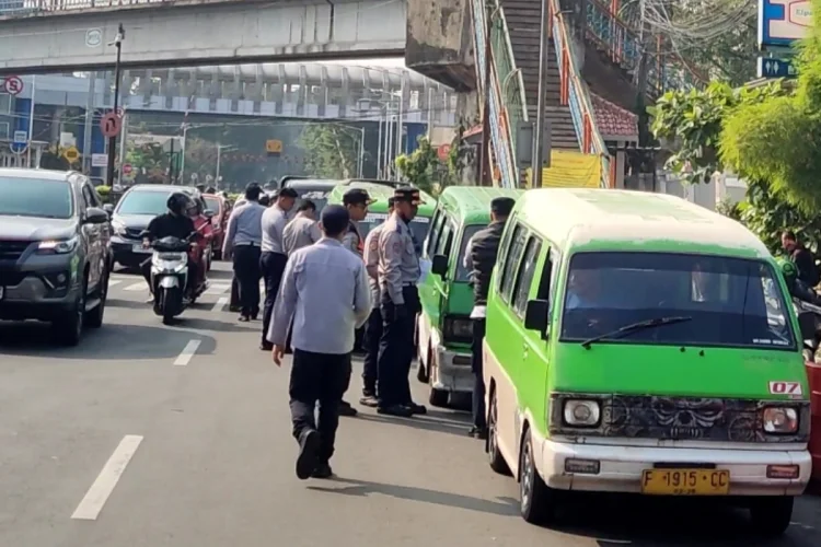Penataan Angkot di Kota Bogor, 14 Angkot Tua Terjaring dan Identitas Trayek Dilucuti