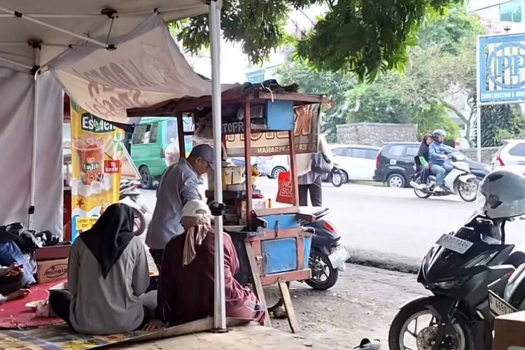 Satpol PP Kota Bandung Tegas Larang PKL di Kawasan Pusdai