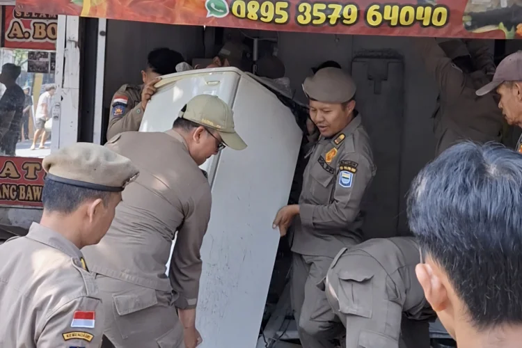 Pemkot Bandung Pastikan Tak Ada Kompensasi bagi Pemilik Kios Liar Dipatiukur