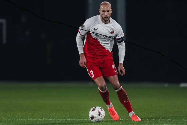 Akankah Mike van der Hoorn Menjadi Pemain Anyar Persib?