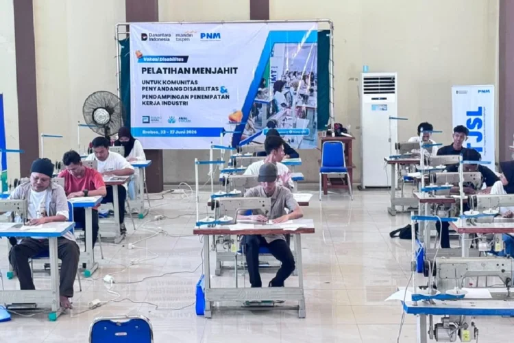 Gelar Pelatihan Vokasi Disabilitas, PNM Siapkan Peserta Masuk Industri Sepatu