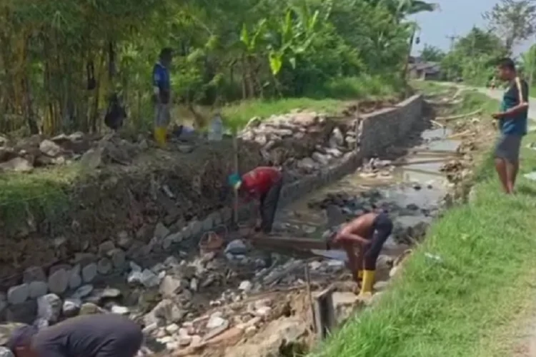 Debit Air di Jaringan Irigasi Surut, Pemprov Jabar Jaga Suplai Air ke Area Pertanian