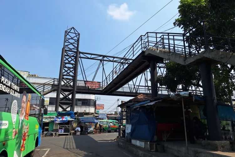 Malam Ini JPO Terminal Cicaheum Dibongkar, Pengendara Diminta Cari Jaalur Alternatif