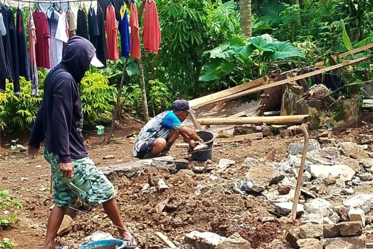 Anggaran Terbatas, Pemuda Sarimukti Bergerak Bangun 7 Rutilahu Berkat Kolaborasi