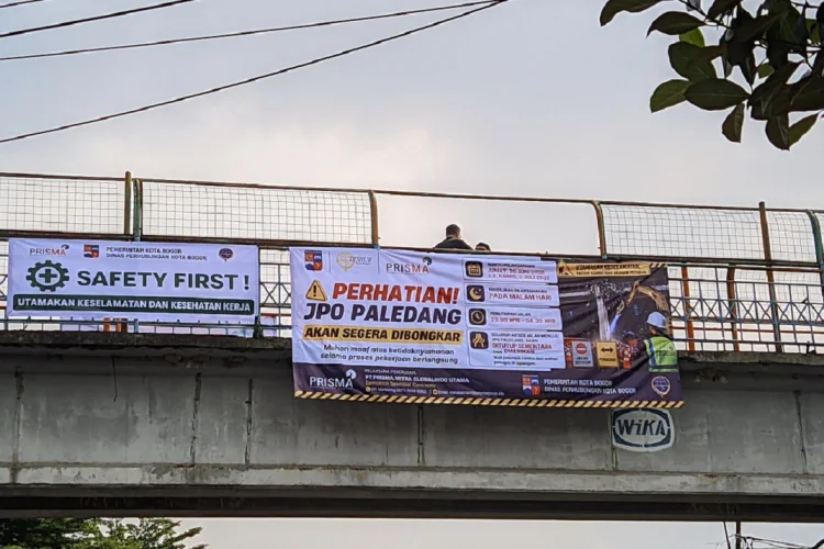 Pembongkaran JPO Paledang  Dimulai, Dishub Pasang Spanduk Imbauan