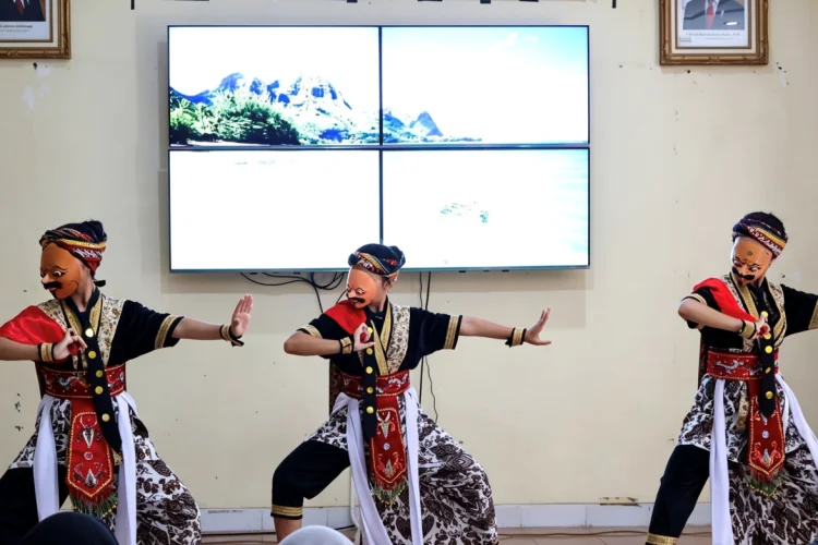 Topeng Cirebon Didorong Jadi Penguat Identitas Budaya dan Pariwisata Daerah
