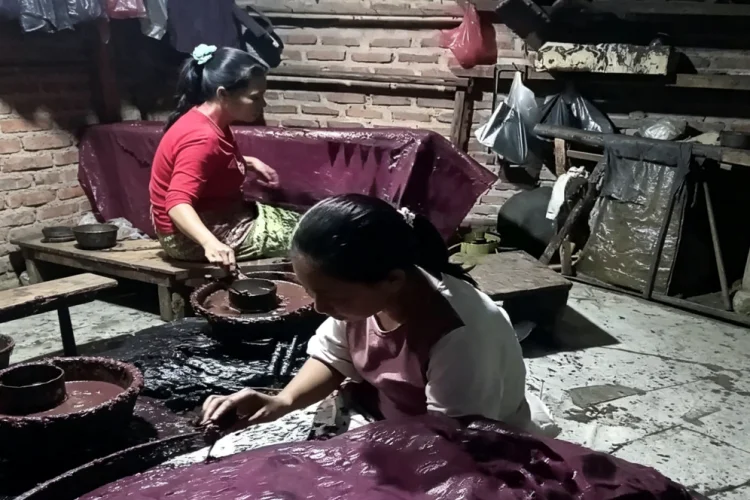 Perajin Batik Cirebon Sambut Positif Wacana Sekolah Maestro oleh Dedi Mulyadi