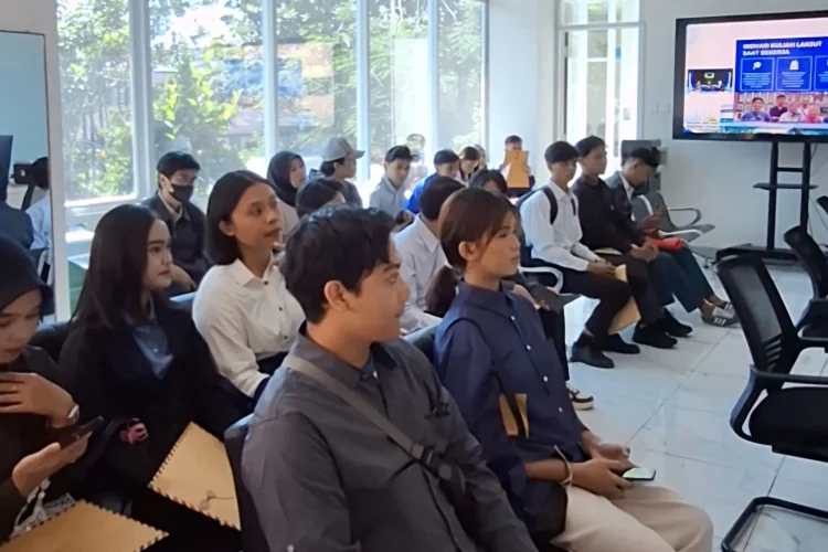 Tampil Percaya Diri dan Profesional: Panduan Berpakaian untuk Sukses Wawancara Kerja
