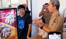 Pedagang Tahu Gejrot Pasar Jambu Dua, Contoh PKL Alun-alun Bisa Naik Kelas