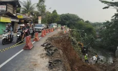 Longsor Jalan Kebon Pedes, Alat Berat Mulai Diterjunkan untuk Penanganan