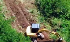 Warga Cihampelas Tolak Pembabatan Lahan Perbukitan di Cilutung