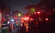 Api Bekas Membakar Sampah Membesar Bikin Heboh, Dua Mobil Damkar Diterjunkan