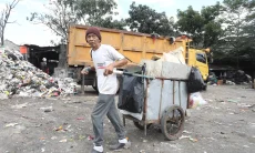 Sekda Kota Bandung : Penegakan Aturan Atasi Kebiasaan Warga Buang Sampah ke Sungai