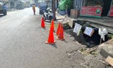 Setahun Tak Diperbaiki, Trotoar Ambles di Pusat Perdagangan Tasik Dikeluhkan Warga