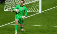 Jordan Pickford Berpeluang Pecahkan Rekor Kiper Legendaris Inggris Peter Shilton