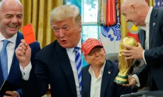 Presiden FIFA Dukung Donald Trump, Kelompok HAM Mengajukan Pengaduan ke IOC